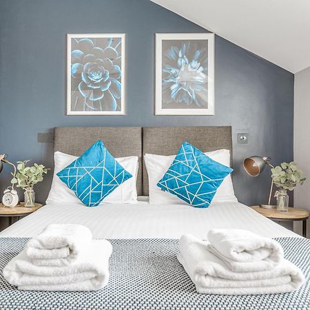 Stylish 1 Bed Apt , Central , Pkg, Perfect For Long Stays エガム エクステリア 写真